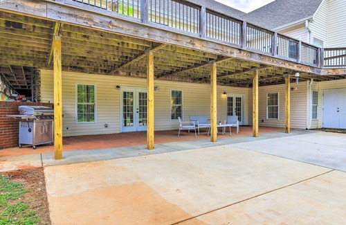 Inman Apartment | Sun-Dappled Fayetteville Apt on 10 Acres!