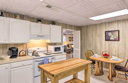 Lenoir Apartment | Sun-Dappled Lenoir Abode w/ Patio & Yard!