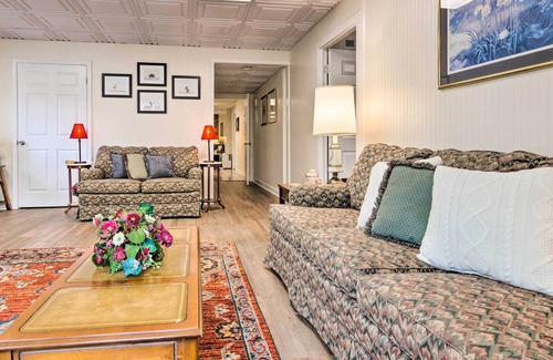Lenoir Apartment | Sun-Dappled Lenoir Abode w/ Patio & Yard!
