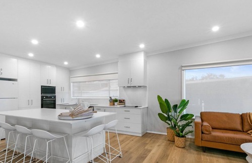Christies Beach House | Sun Daze by Wine Coast Holiday Rentals