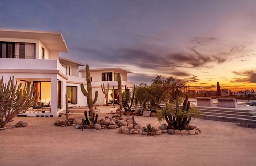 Todos Santos Villa | Sun-Drenched Escape w/Sleek Saltwater Pool. Come soak up the sun!