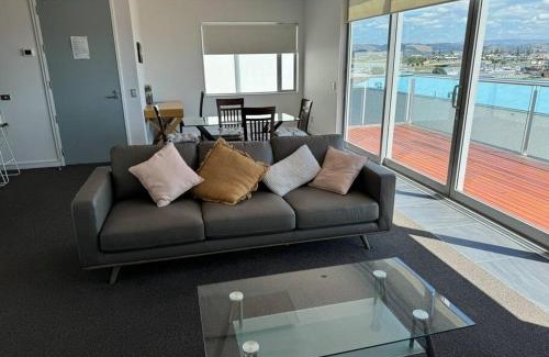 Ahuriri Apartment | Sun filled Ahururi apartment