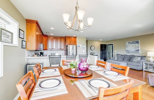 North Shore Condo | Sun-Filled Condo w/Smith Mountain Lake Views