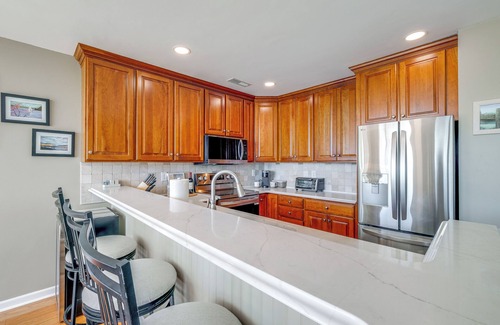 North Shore Condo | Sun-Filled Condo w/Smith Mountain Lake Views