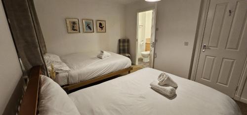 Stockton-on-Tees House | Sun Gardens Retreat- can sleep 10 with 4 Double Beds & 2 sofa beds