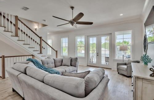 Emerald Waters Village House | Sun Justice 4 bd 4bth close to beach