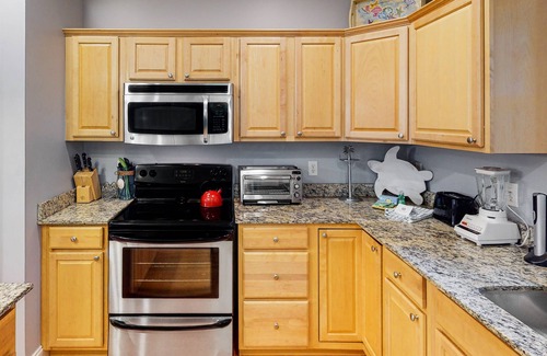 Ocean Ridge House | Sun-kissed home with AC, fireplace & W/D - short drive to the beach