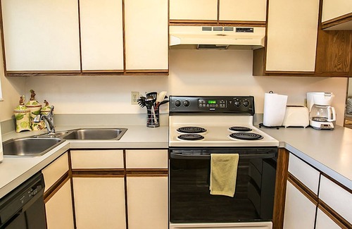 Butler Beach Apartment | Sun-kissed Paradise With Garden View H204