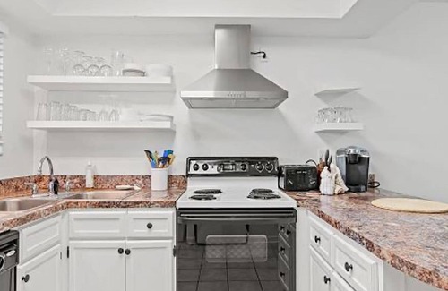 Butler Beach Apartment | Sun-kissed Paradise With Pool View Free Tix