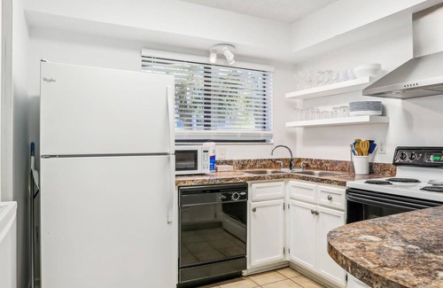 Butler Beach Apartment | Sun-kissed Paradise With Pool View Free Tix