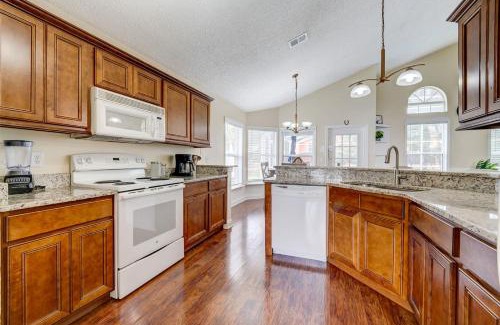 Lindfields House | Sun Kissed Pool Home in Kissimmee