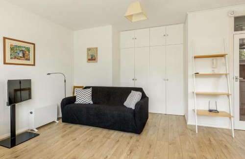 East Putney Apartment | Sun-lit Studio, 7 mins to tube &train, Putney