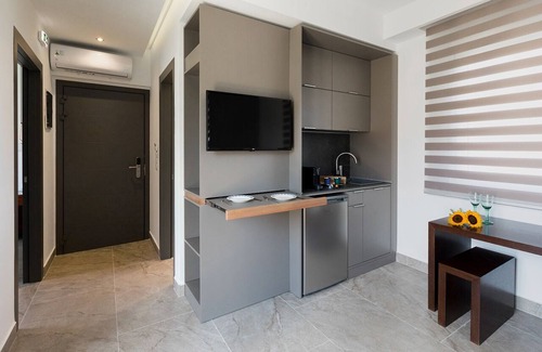 Polichrono House | Sun Residence