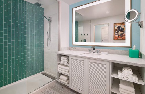 Fort Myers Beach Resort | Sun, Sand & Pool Views in 3 Beachfront Rooms Near Crescent Beach Family Park