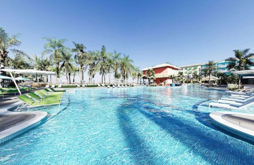 Fort Myers Beach Resort | Sun, Sand & Pool Views in 3 Beachfront Rooms Near Crescent Beach Family Park