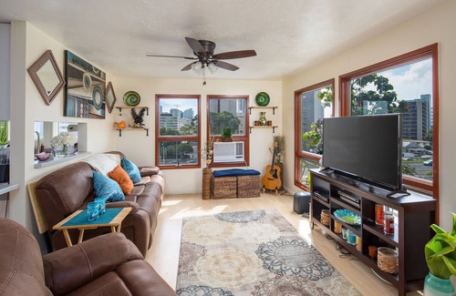 Tantalus Apartment | Sun, Sand & Surf ! 2 Bed/2 Bath Suite —Come Aloha w/Us! Free Parking & Laundry