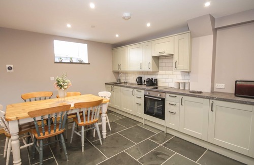 Acrefair Cottage | SUN TREVOR BARN 2, pet friendly, with a garden in Llangollen