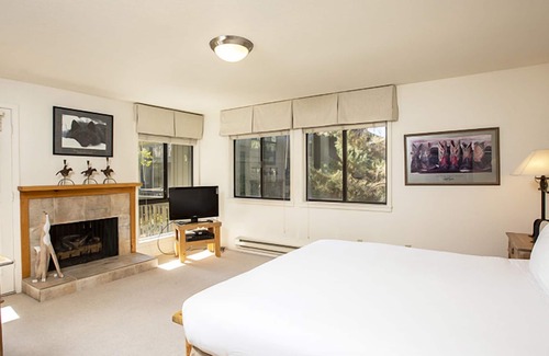 Elkhorn Hotel | Sun Valley Resort, Three Bedroom Five Beds Village Condo