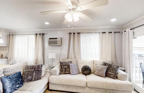 Crescent Beach Apartment | Sun Villa E-1