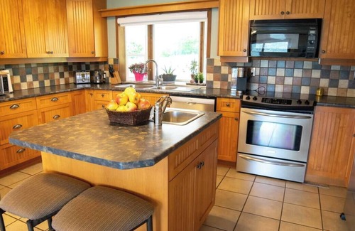 Central Okanagan Other | Sunblush Acres - Entire 5 Bedroom Lake View Home