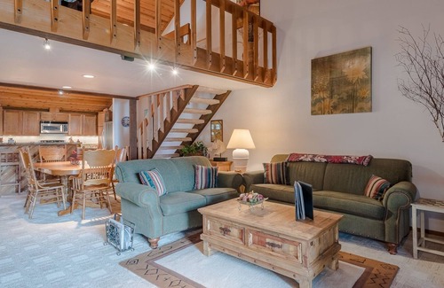 Elkhorn Village Condo | Sunburst Condo 2778 - Tri-level with Elkhorn Amenities & Hot Tub Onsite