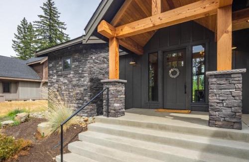 Cle Elum House | Suncadia 7 Bdrm Home with Hot Tub Overlooking Golf Course