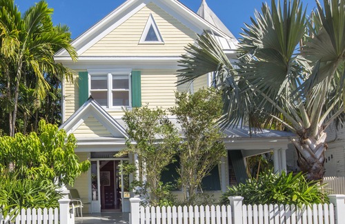 White Street Gallery District House | SUNCATCHER~4 Bedroom, 4 Bathroom in Old Town with Pool!
