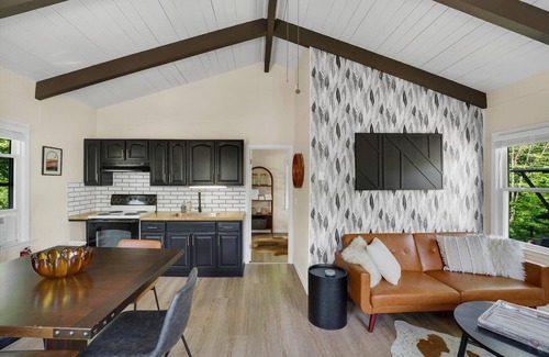 Newland Ski Chalet | Suncatcher Chalet - *10 min to Linville Falls* No Cleaning Fee