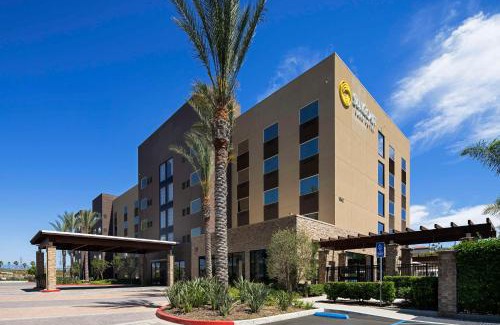 Anaheim Resort Hotel | SunCoast Hotel Anaheim, Tapestry Collection by Hilton