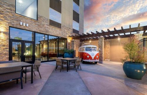 Anaheim Resort Hotel | SunCoast Hotel Anaheim, Tapestry Collection by Hilton