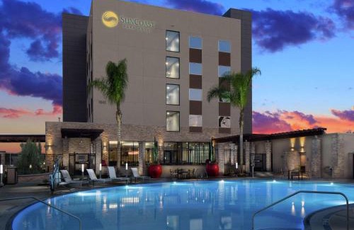 Anaheim Resort Hotel | SunCoast Hotel Anaheim, Tapestry Collection by Hilton