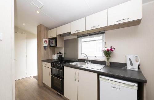 Looe House | Suncrest Caravan by Belvilla