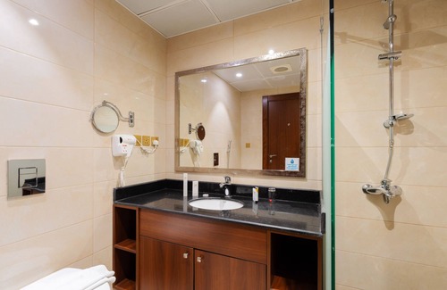 Al-Hamra'a Hotel | Sunday Red Sea Fountain Alhamra Formerly Vivid Plaza Hotel