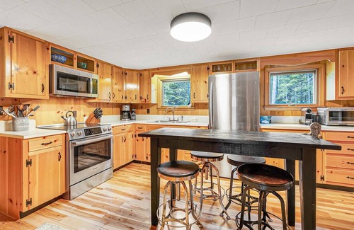 Sunday River Area Ski Chalet | Sunday River less than 1 mile! Hot Tub! Fire Pit! Sleeps 10!