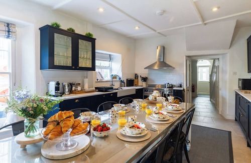 Cawsand House | Sunday Times "UK Best Coastal Holiday Cottages" 10 Secs Walk from Sandy Beaches