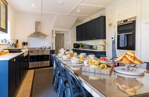 Cawsand House | Sunday Times "UK Best Coastal Holiday Cottages" 10 Secs Walk from Sandy Beaches
