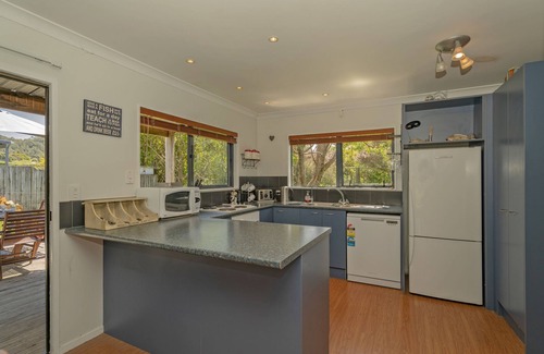 Hahei Cottage | Sundaze - Hahei Holiday Home
