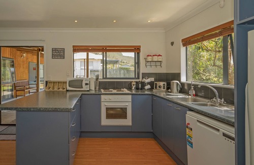 Hahei Cottage | Sundaze - Hahei Holiday Home