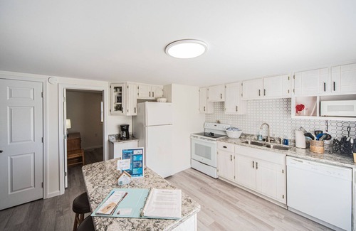 Gilbertsville House | Sundaze- NEWLY REMODELED! Come join us for a getaway to Kentucky Lake!