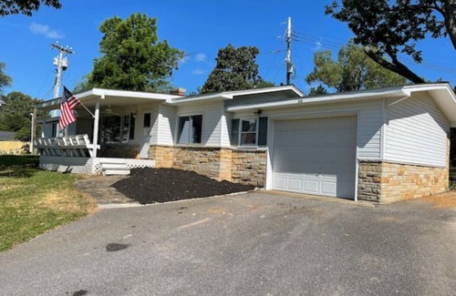 Gilbertsville House | Sundaze- NEWLY REMODELED! Come join us for a getaway to Kentucky Lake!