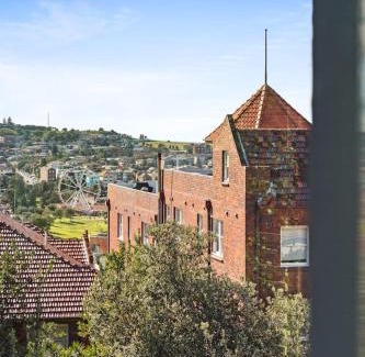 Bondi Apartment | Sundeck Surfscape - Upbeat Beachside Living in Bondi