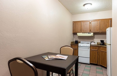 Northeast Virginia Beach Hotel | Sundial Inn