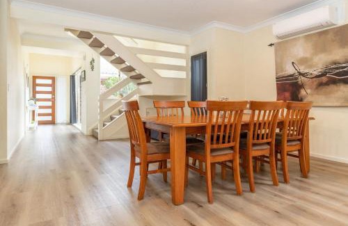 Boomerang Beach House | Sundowner