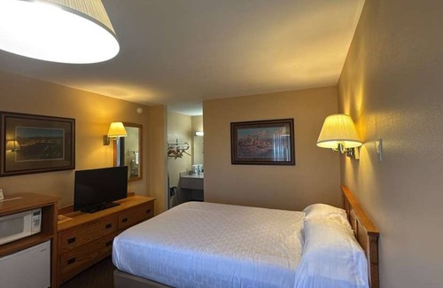 Forsyth Hotel | Sundowner Inn by Capital O Forsyth I 94