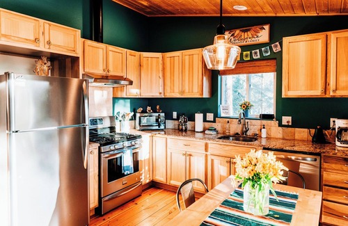 Florissant Cabin | Sunflower Cabin- Mountain Views- Hot tub