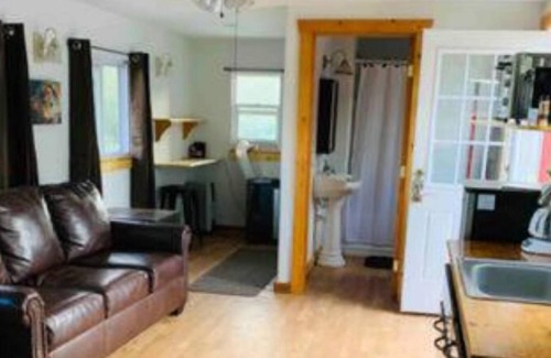 Kalispell Cottage | Sunflower Cottage - 40 mins to Glacier Park