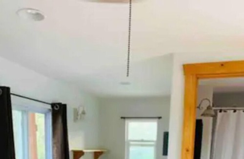 Kalispell Cottage | Sunflower Cottage - 40 mins to Glacier Park