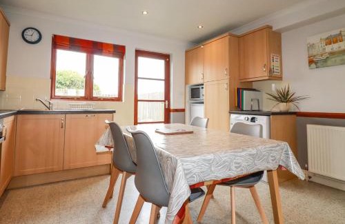 St Issey House | Sunflower Cottage