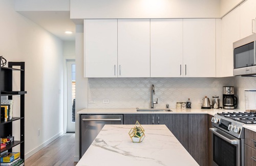 Broadway Condo | Sunflower house