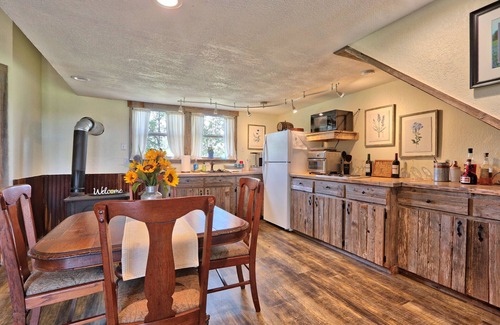 San Marcos Cabin | Sunflower Ridge Cabin - Charming Romantic Getaway